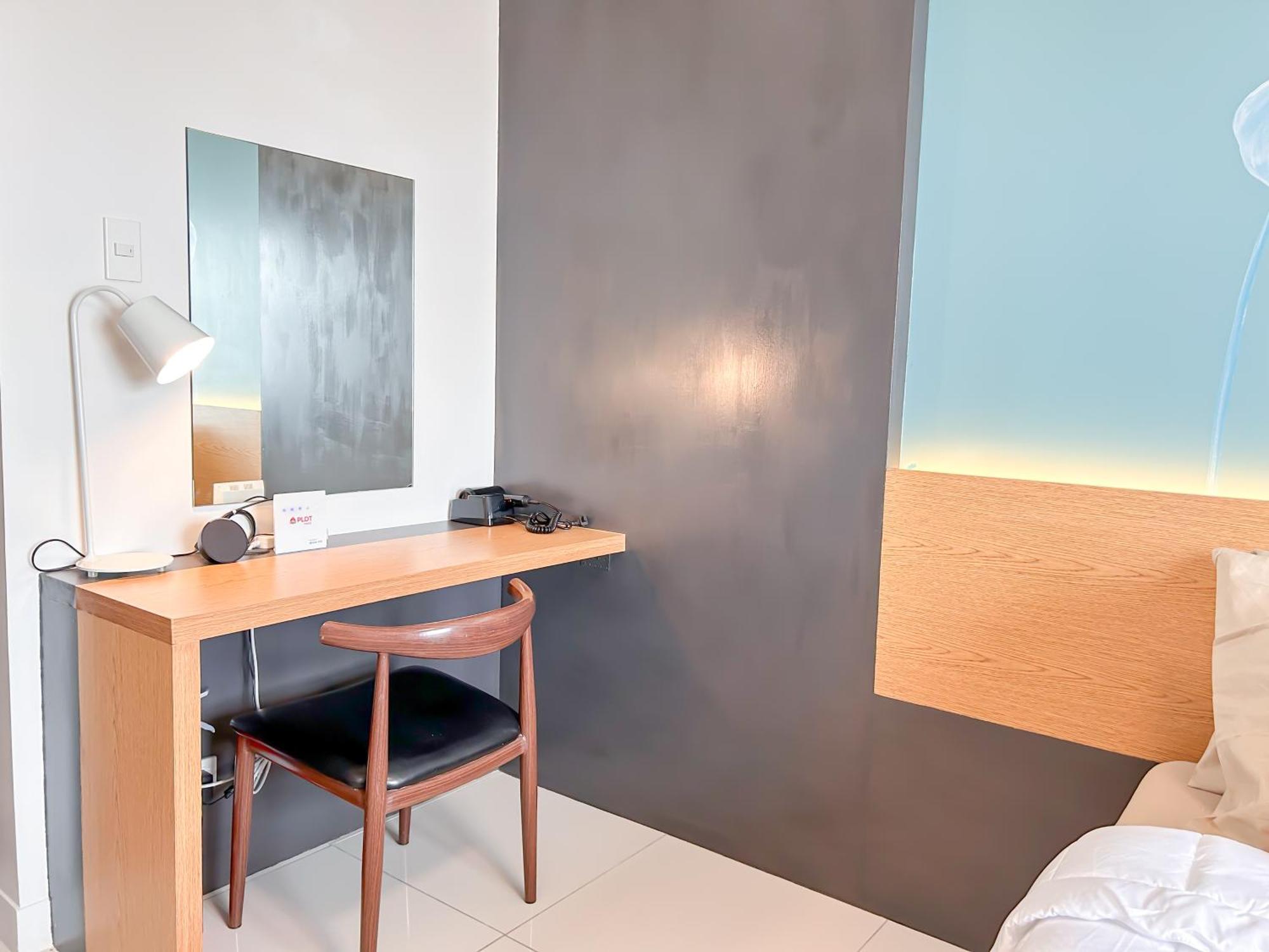 Cozy Space By Nomad Space Ph At Horizons 101 With Pool, Netflix, Wifi *